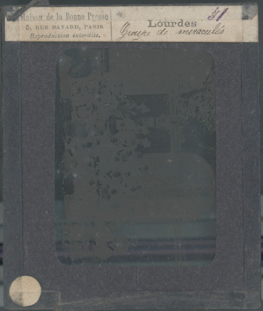 Miraculés de Lourdes, photo plaque verre, noir et blanc, positif 8,5x10 cm
