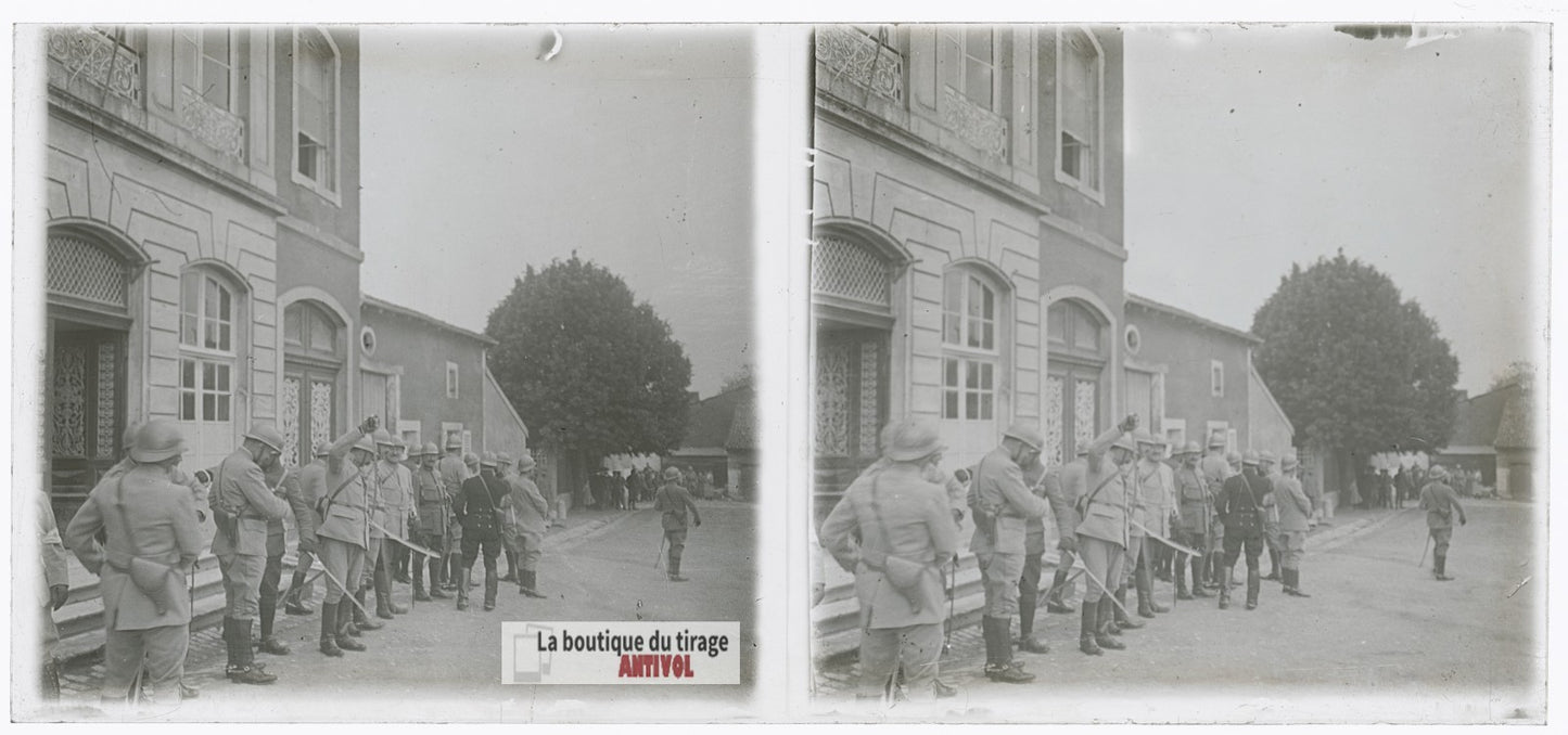 Soldats, village, guerre WW1, plaque de verre photo ancienne stéréo 6x13 cm