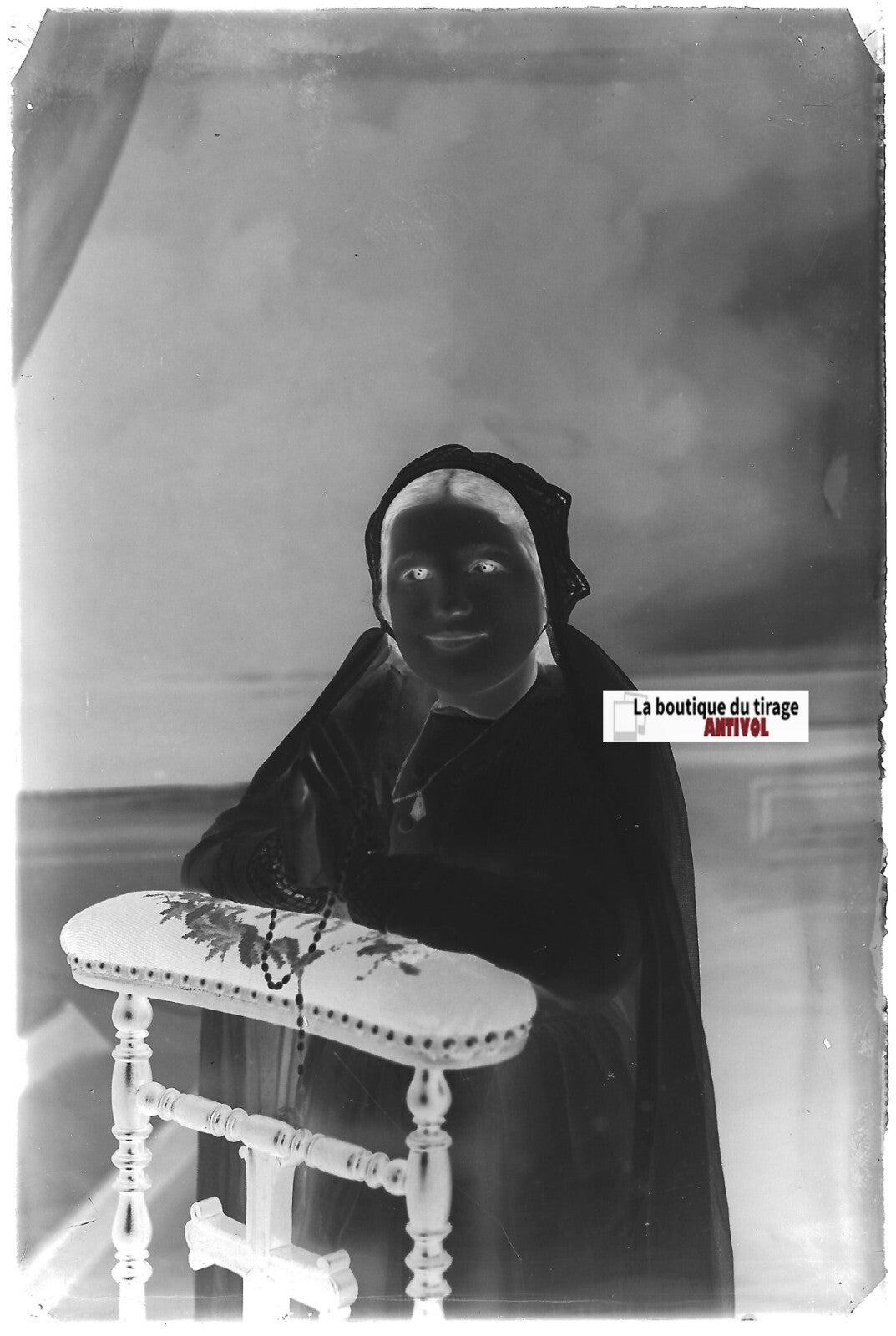Communion, fille, Plaque verre photo ancienne, négatif noir & blanc 10x15 cm