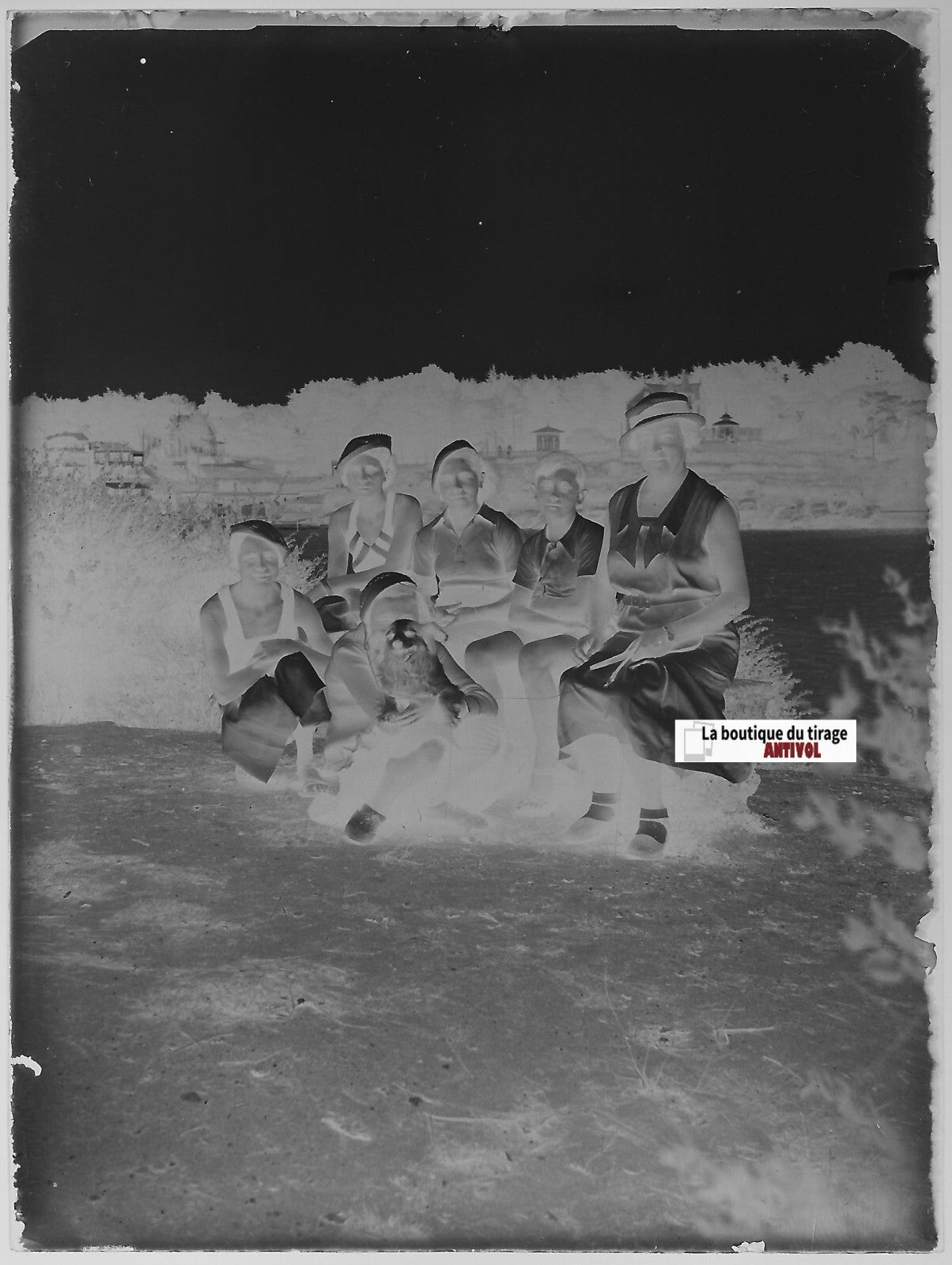 Famille, mer, océan, Plaque verre photo ancienne, négatif noir & blanc 9x12 cm