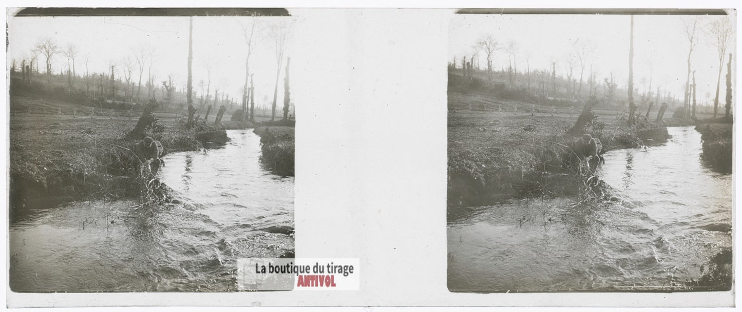 Pêcheur, ruisseau, paysage, plaque verre stéréo, photo ancienne 4,5x10,7 cm