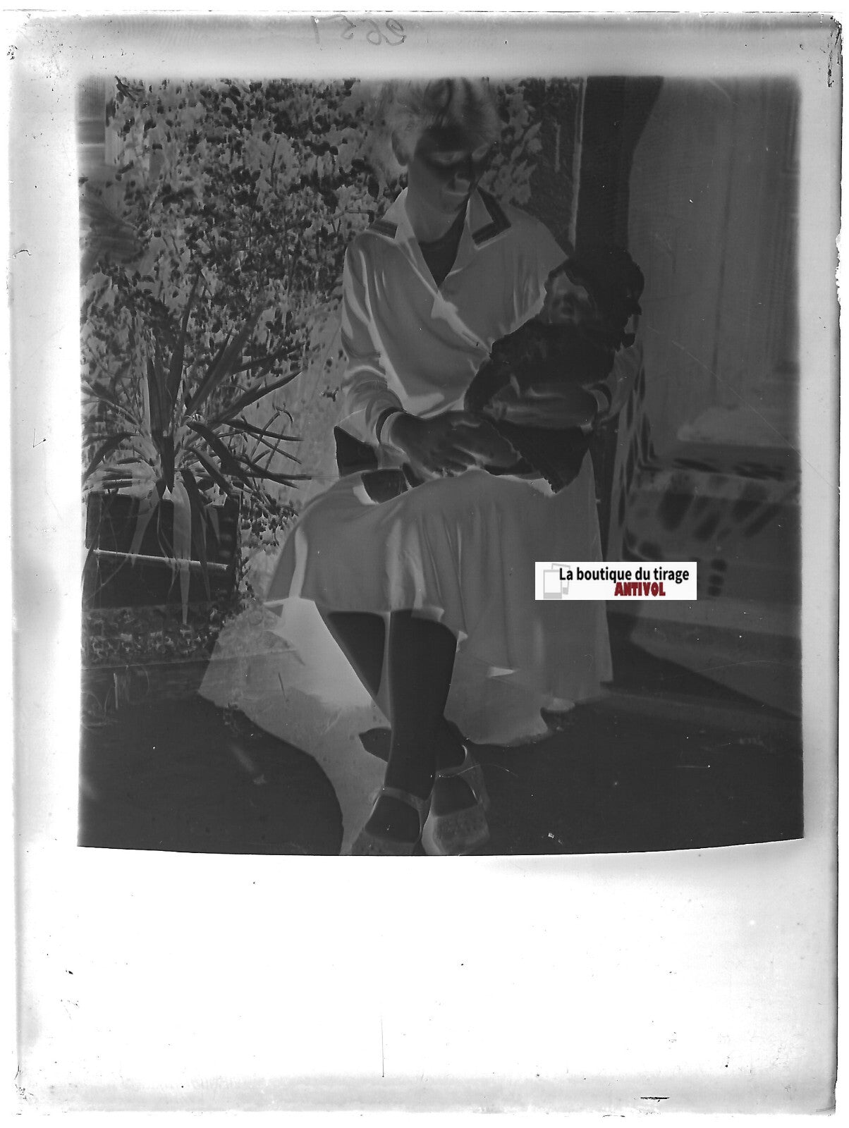 Maman, bébé, Plaque verre photographie ancienne, négatif noir & blanc 9x12 cm