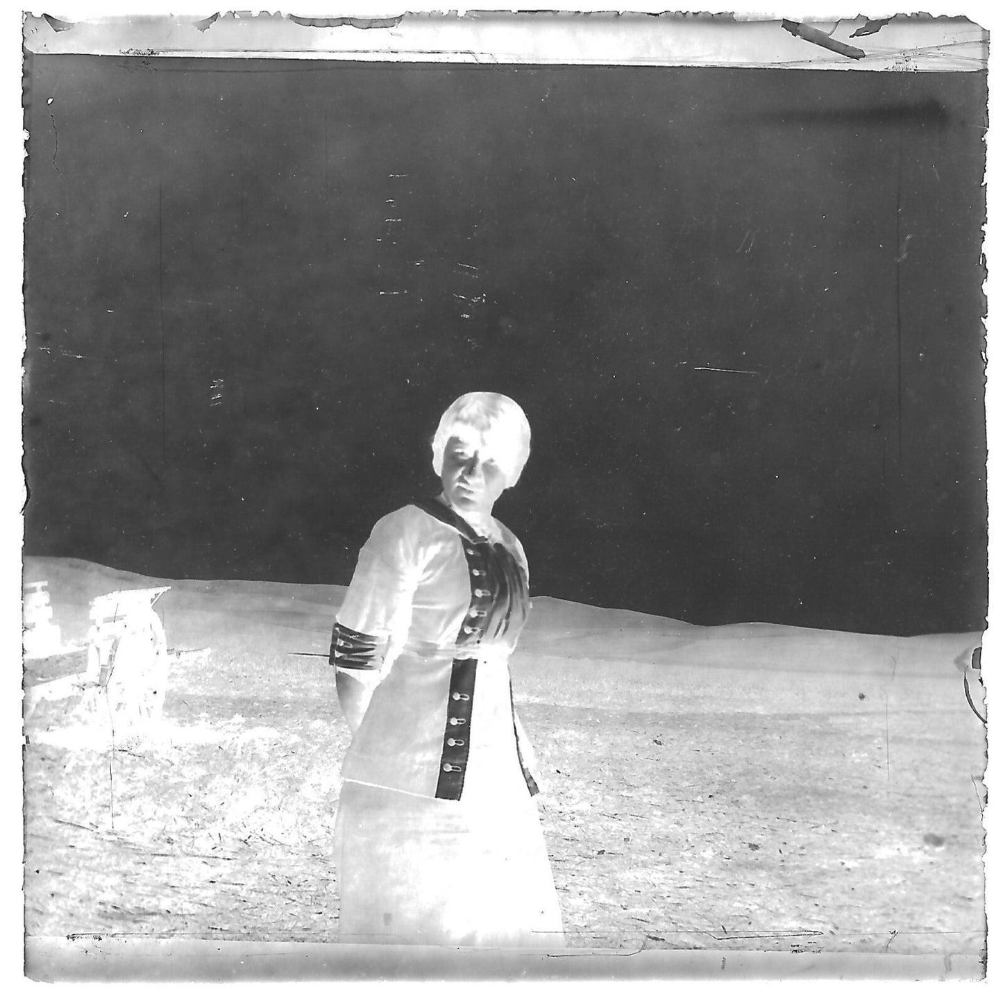 Plaque verre photo ancienne noir et blanc négatif 8x8 cm femme glass plate