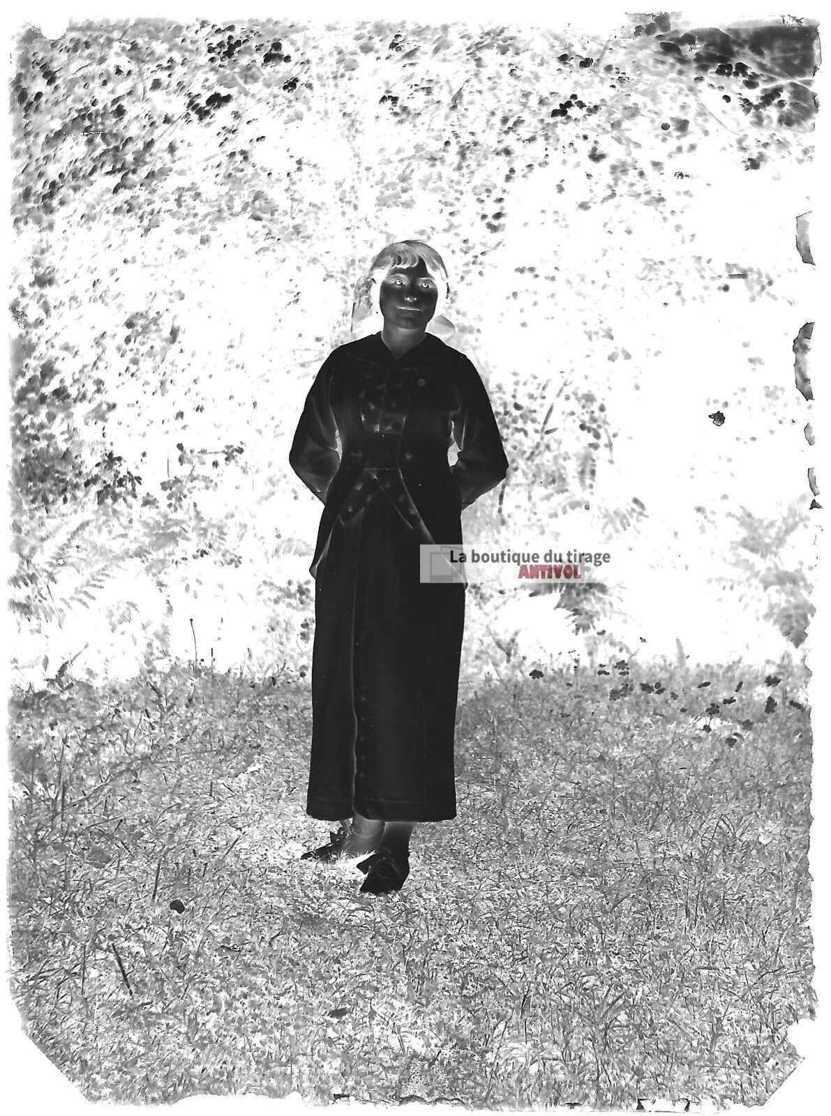 Plaque verre photo ancienne négatif noir et blanc 9x12 cm femme robe élégante