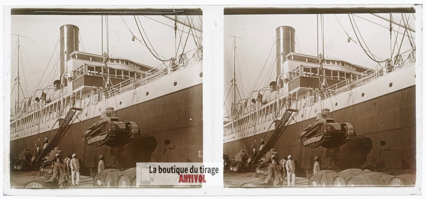 Chars Renault FT, bateau, plaque de verre, photo ancienne stéréo 6x13 cm