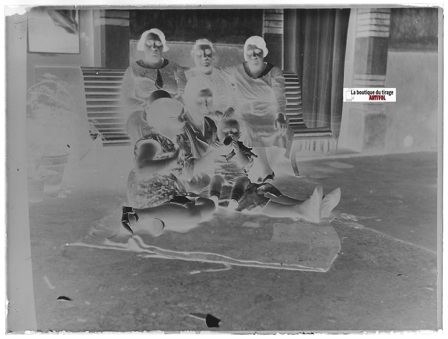 Famille, bébé, Plaque verre photo ancienne, négatif noir & blanc 9x12 cm