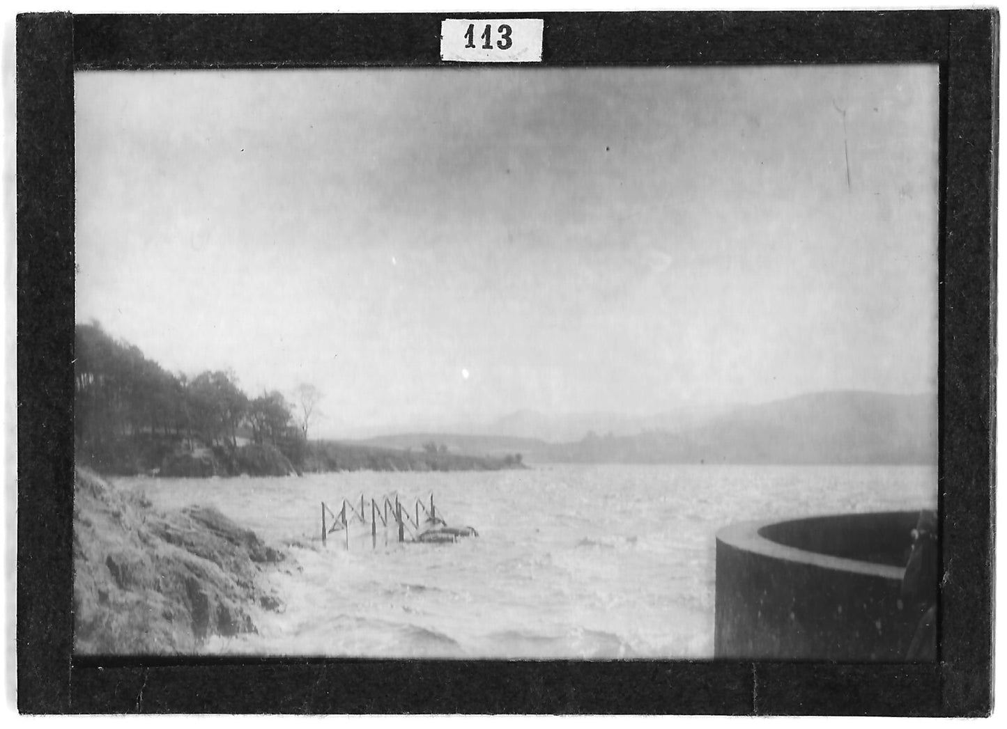 Plaque verre photo ancienne positif noir et blanc 6x9 cm lac paysage eau France