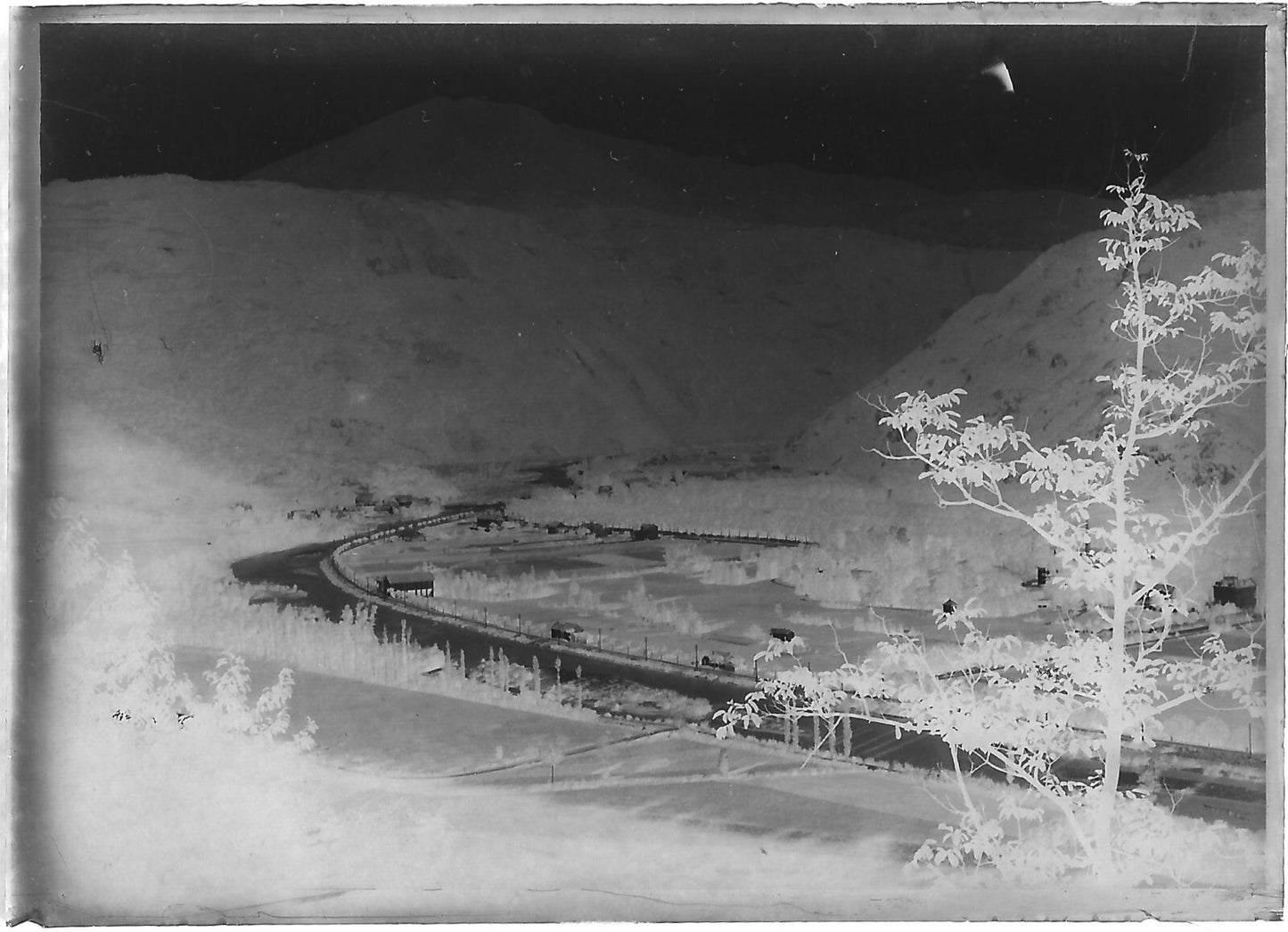 Plaque verre photo ancienne négatif noir et blanc 6x9 cm paysage rivière eau