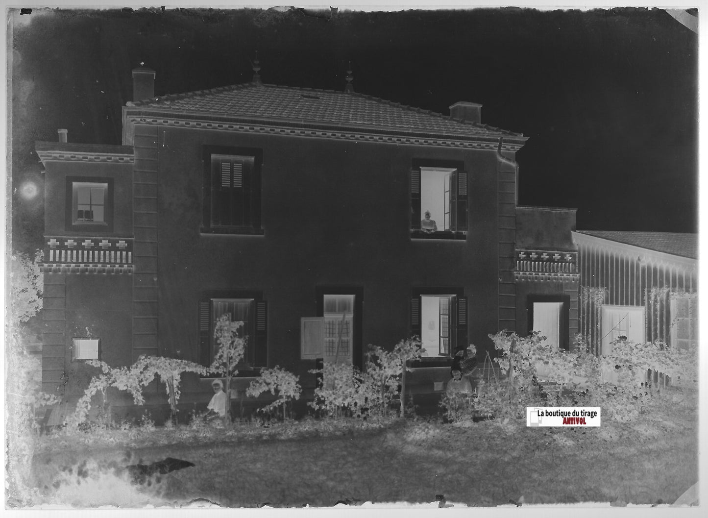 Maison, jardin, Plaque verre photo ancienne, négatif noir & blanc 13x18 cm
