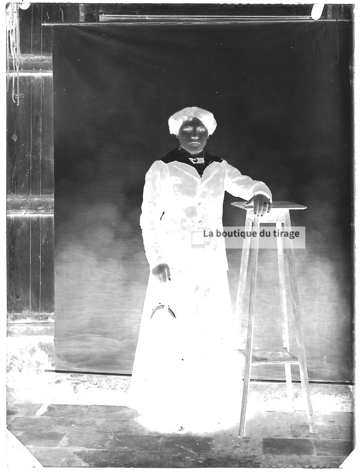 Plaque verre photo ancienne négatif noir et blanc 9x12 cm femme robe France