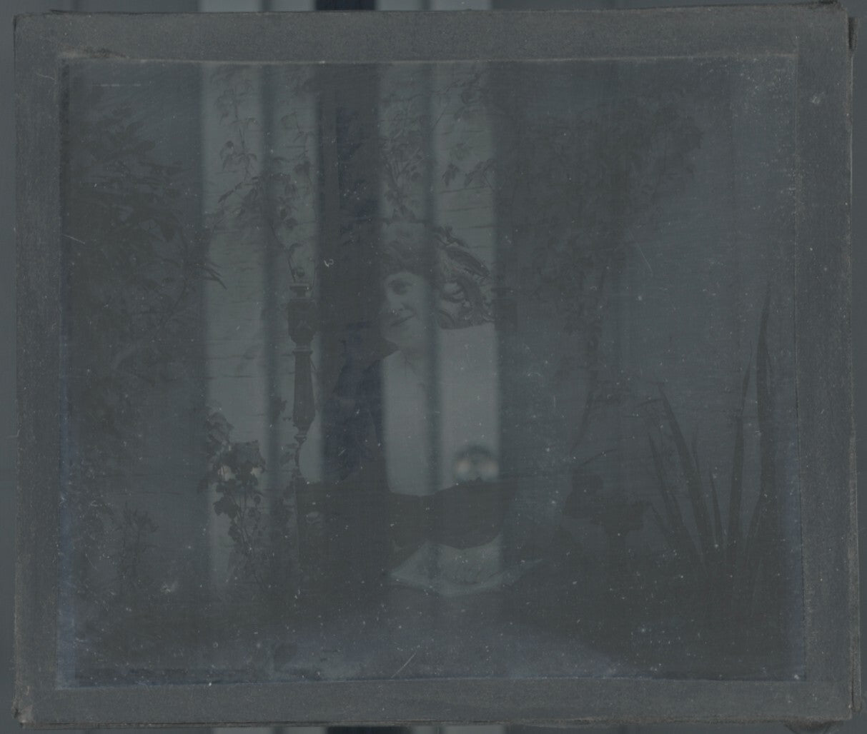 Portrait d’une femme, photo plaque verre, noir & blanc, positif 8,5x10 cm