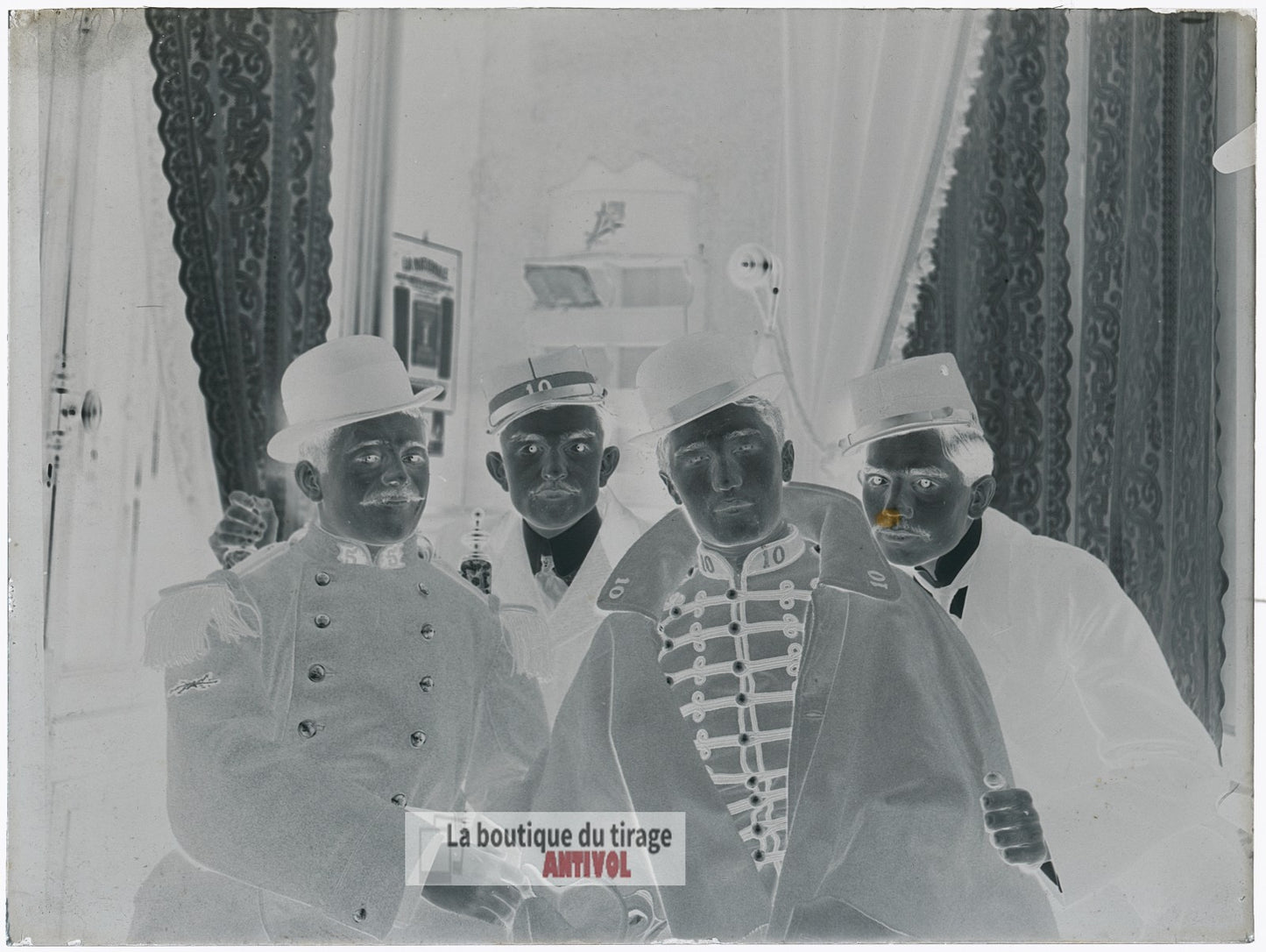 Camaraderie soldats, Paris 1910, plaque verre, photo ancienne, négatif 9x12 cm