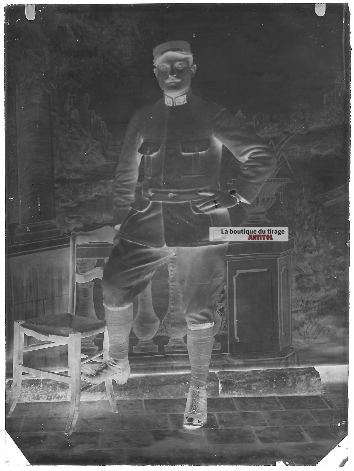Plaque verre photo ancienne négatif noir et blanc 9x12 cm personnage soldat