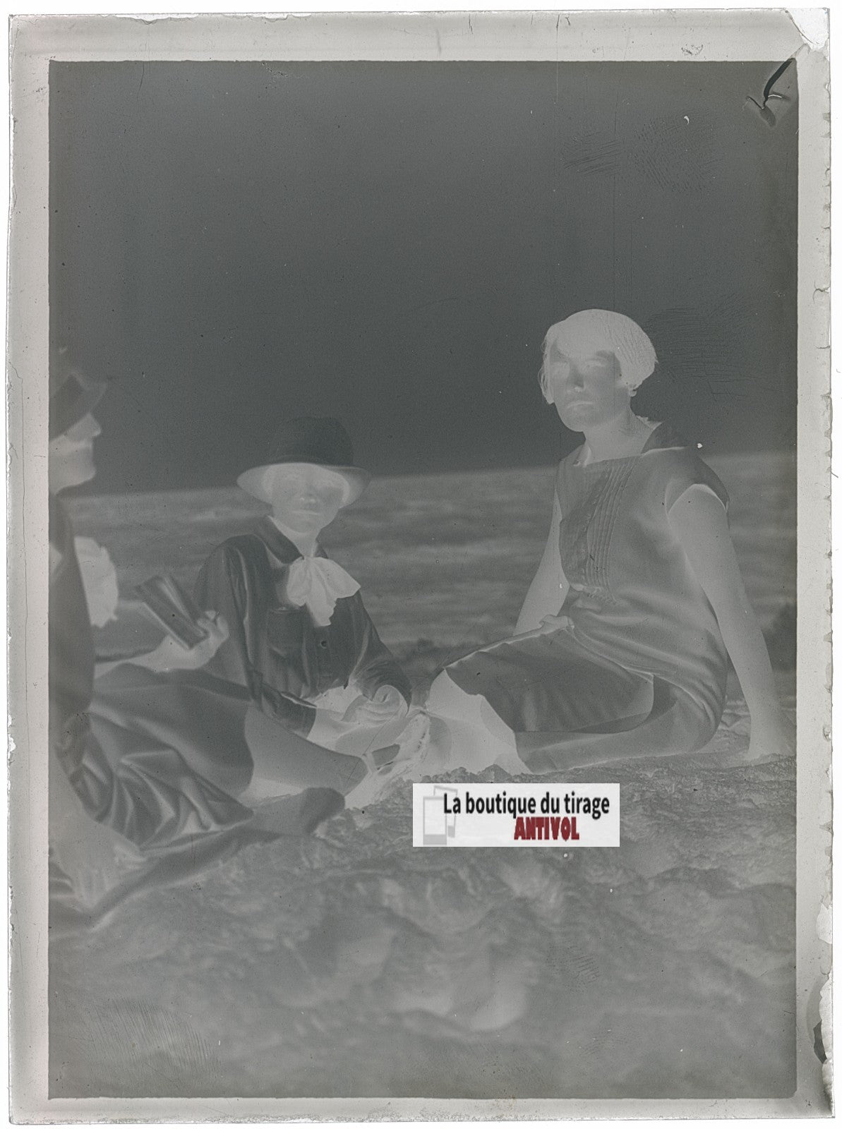 Famille, mer plage, photo ancienne plaque verre, négatif noir & blanc, 9x12 cm