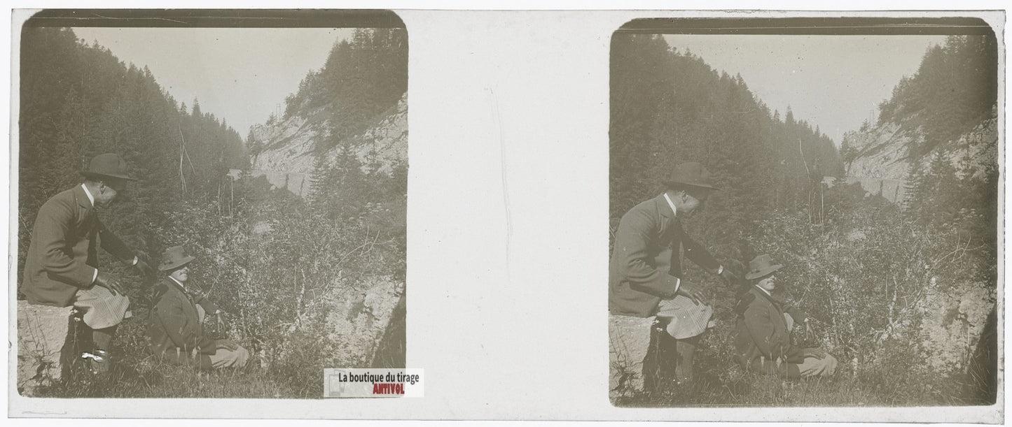 Promeneurs, montagne, plaque verre stéréo, photo ancienne 4,5x10,7 cm