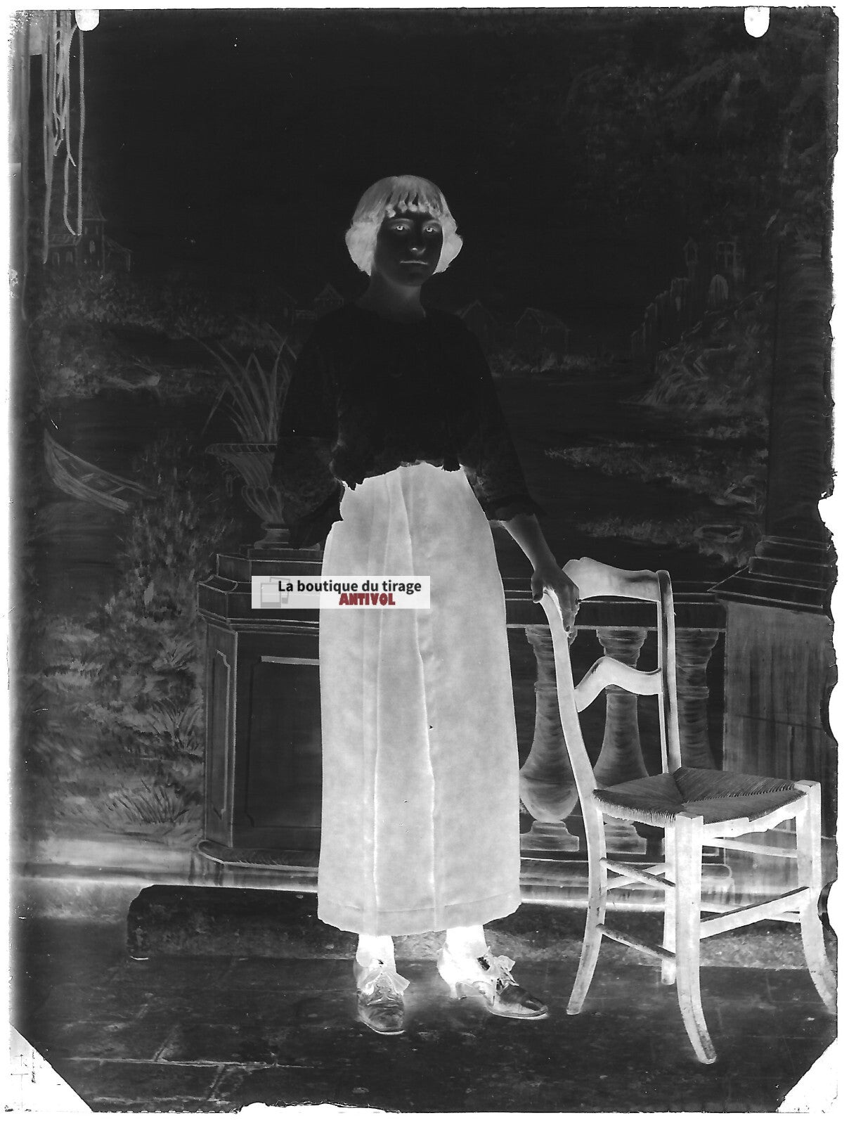 Plaque verre photo ancienne négatif noir et blanc 9x12 cm femme robe vintage