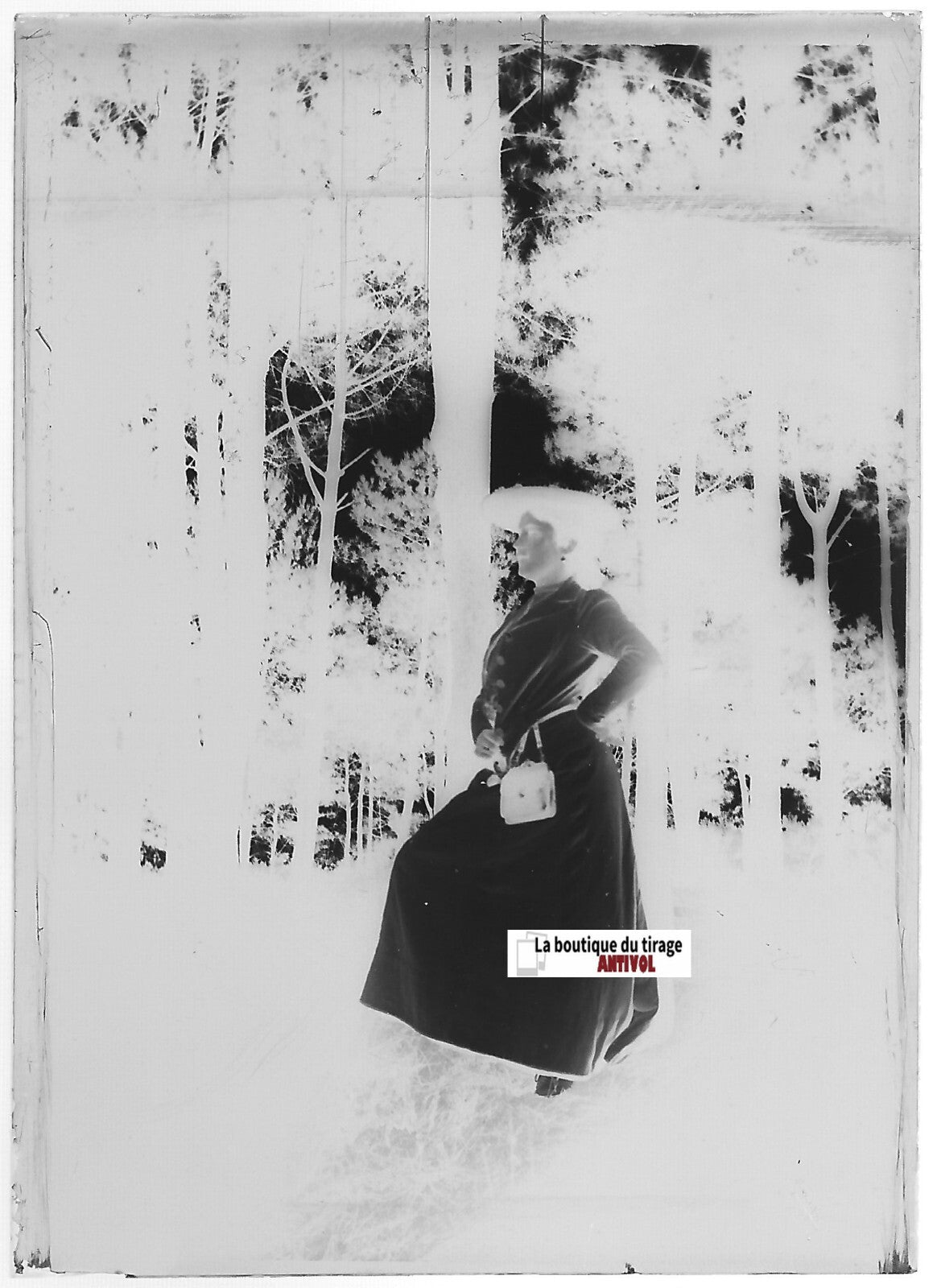 Femme, forêt, France, Plaque verre photo, négatif ancien noir & blanc 6x9 cm