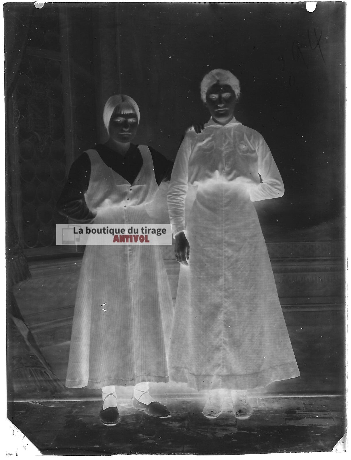 Plaque verre photo ancienne négatif noir et blanc 9x12 cm femmes vintage France