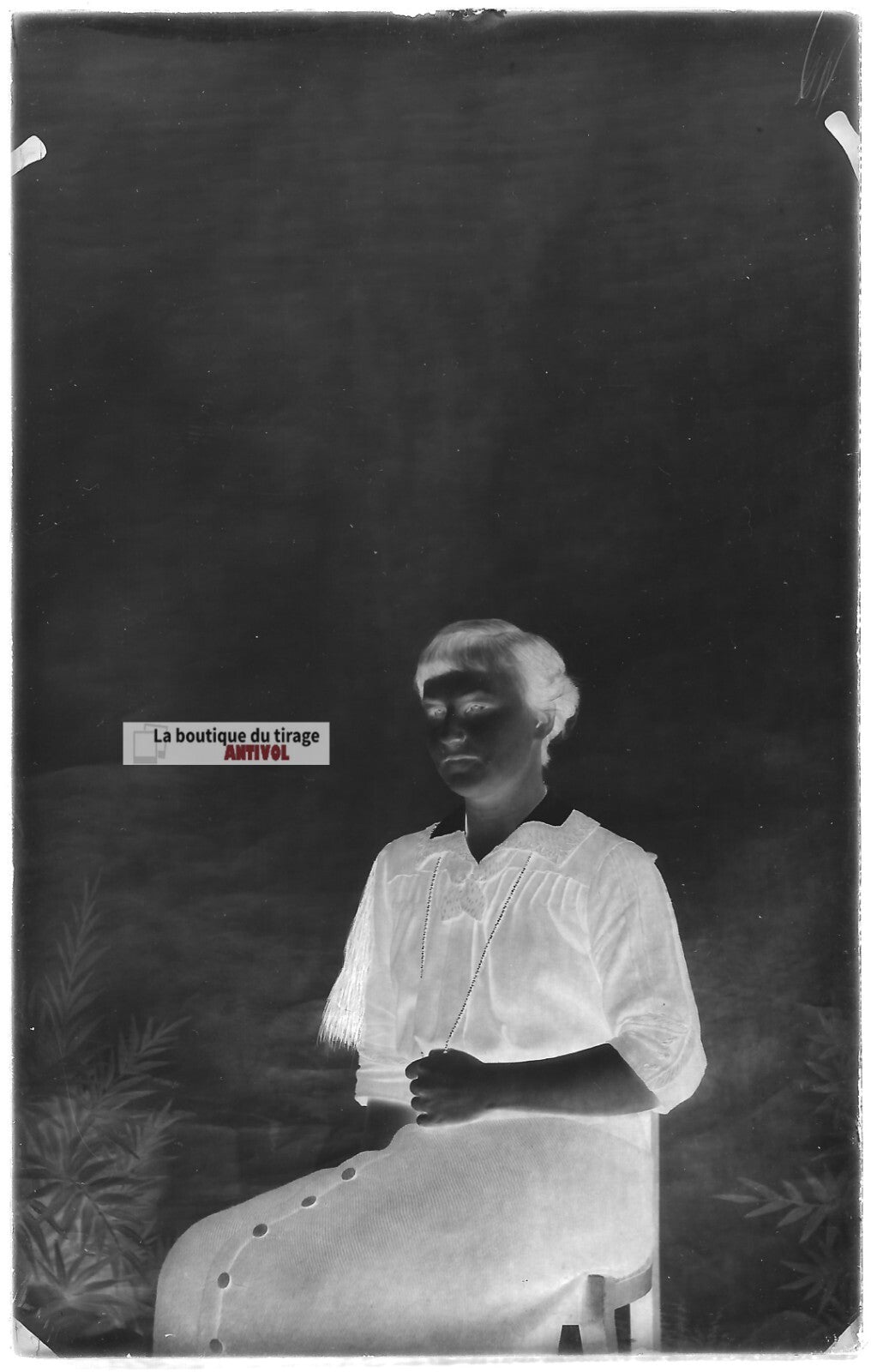 Plaque verre photo ancienne négatif noir et blanc 9x14 cm portait femme robe