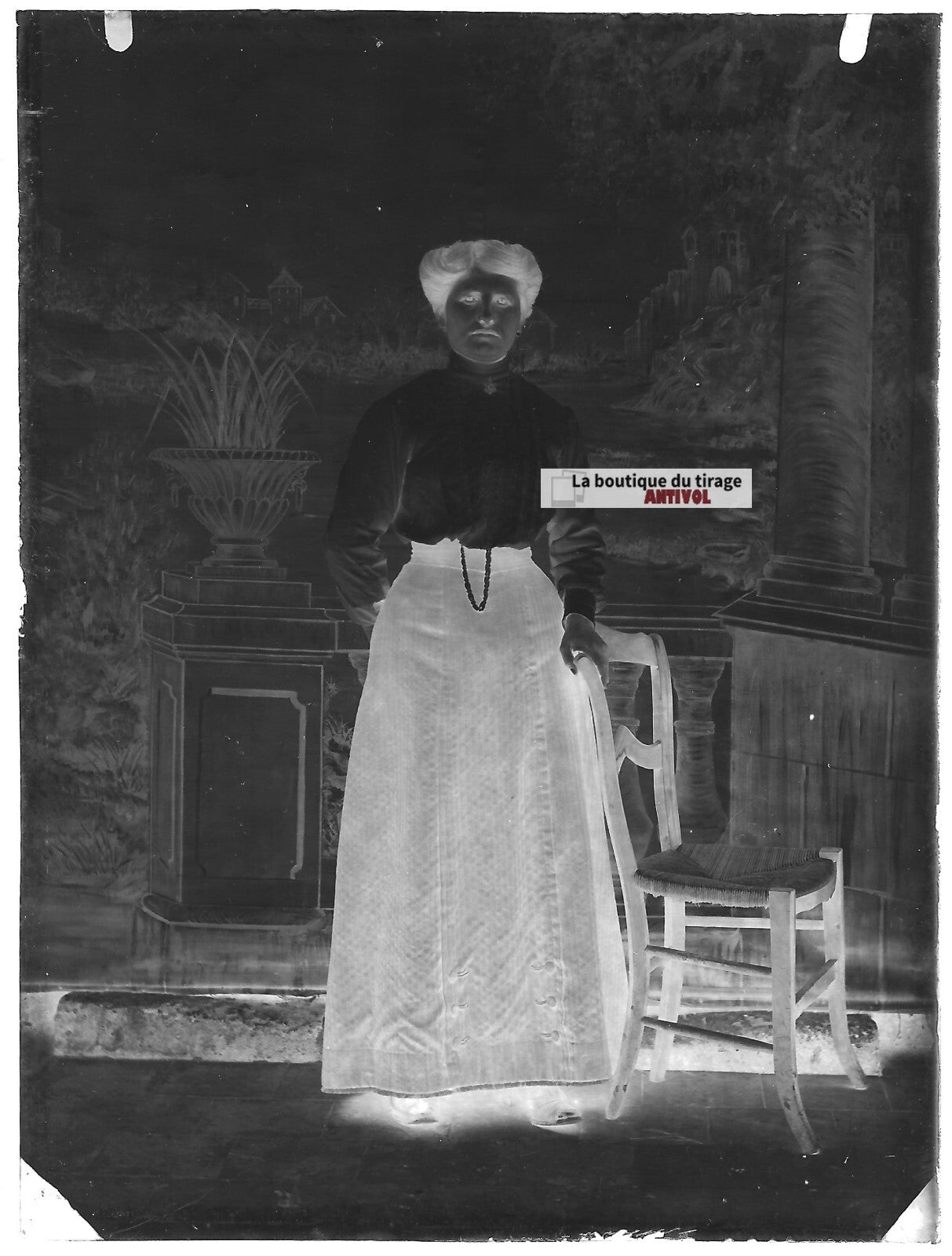 Plaque verre photo ancienne négatif noir et blanc 9x12 cm femme robe vintage
