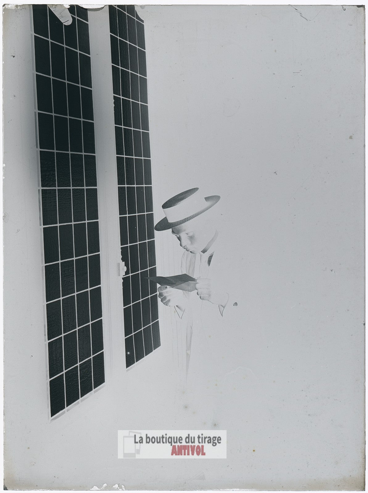Homme, personnage, fenêtre, plaque verre, photo ancienne, négatif 9x12 cm