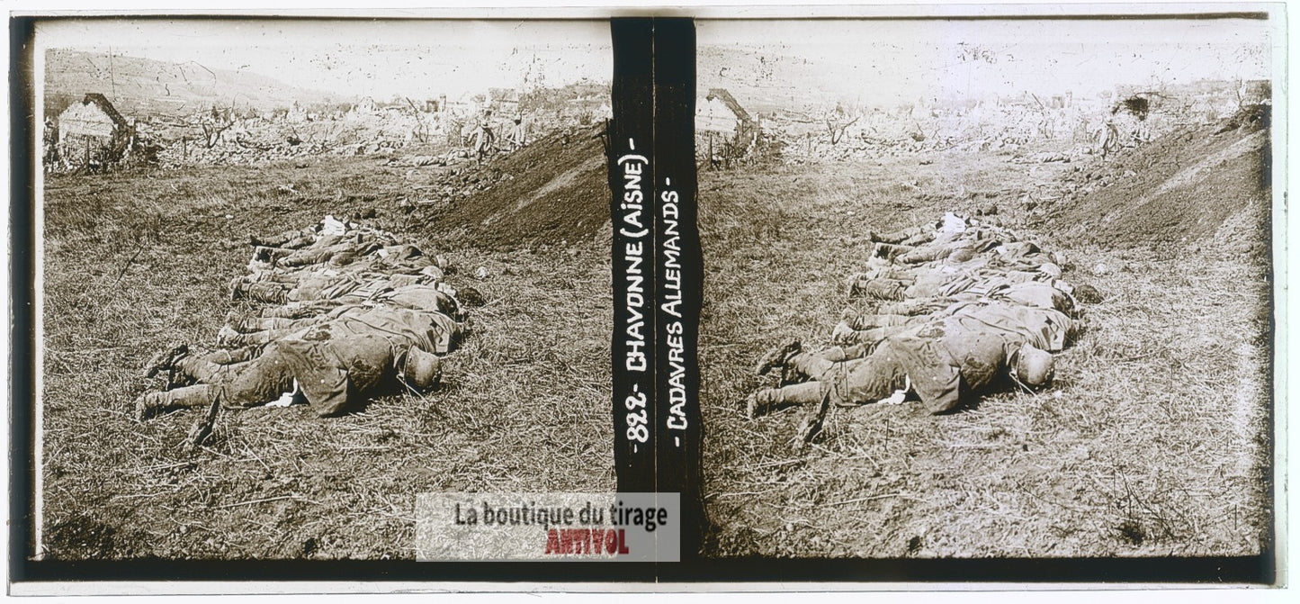 Chavonne, cadavres allemands, WW1, plaque verre photo ancienne stéréo 6x13 cm