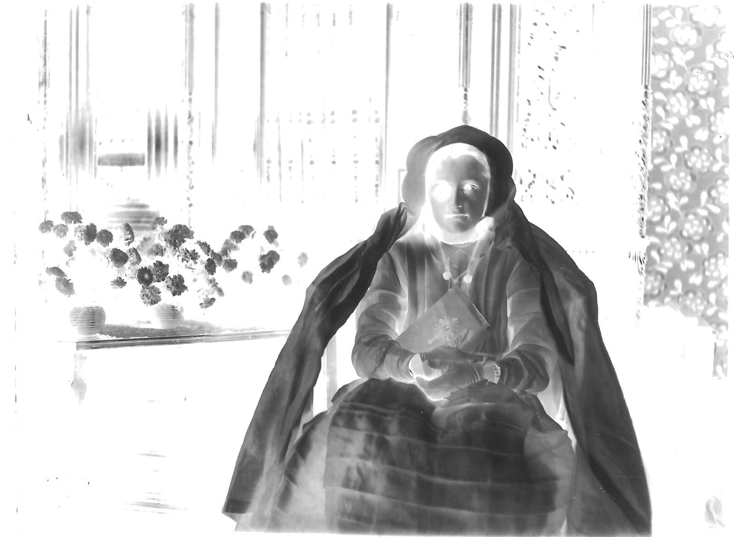 Plaque verre photo ancienne négatif noir et blanc 9x12 cm jeune fille communion