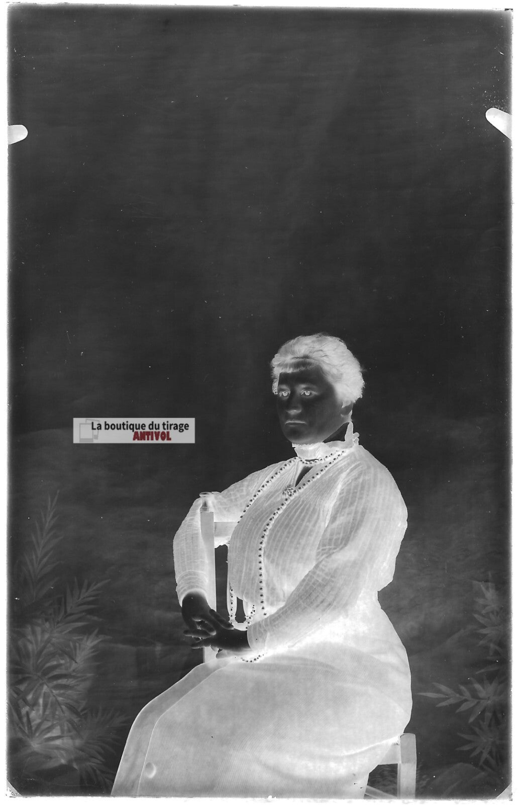 Plaque verre photo ancienne négatif noir et blanc 9x14 cm portait femme robe