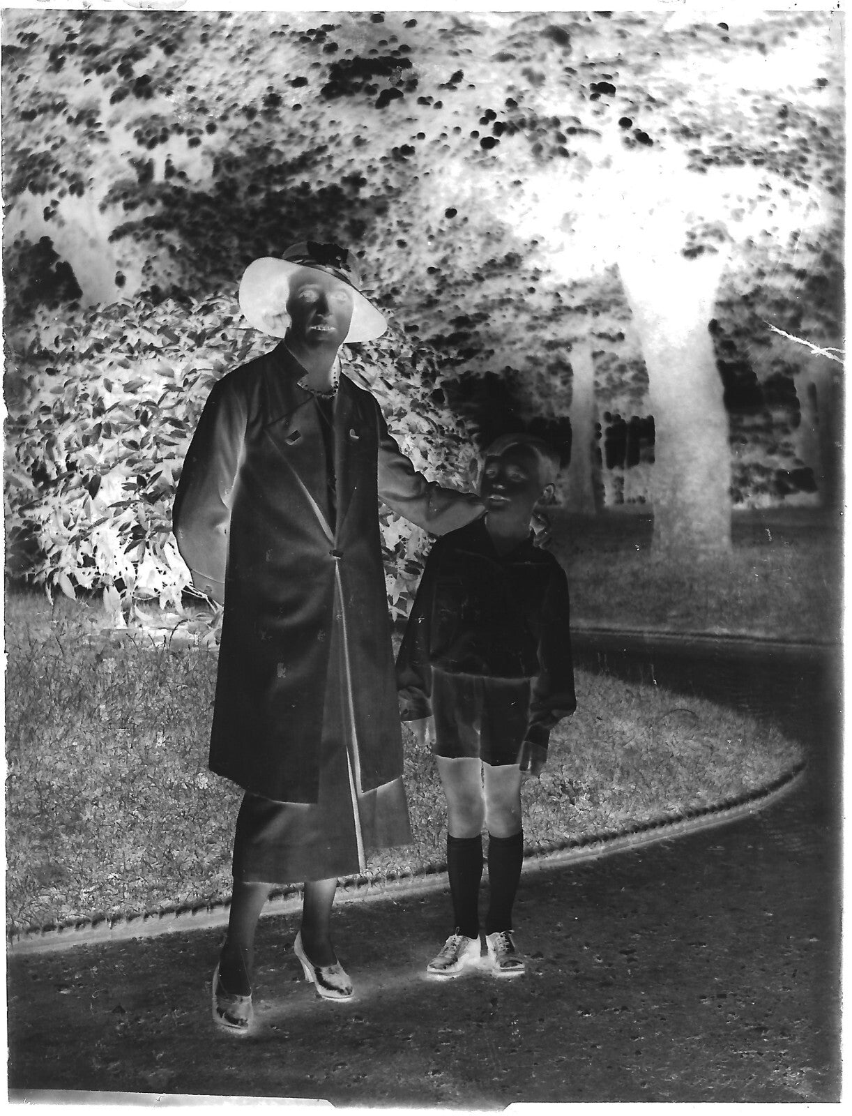 Plaque verre photo ancienne négatif noir et blanc 9x12 cm femme enfant vintage
