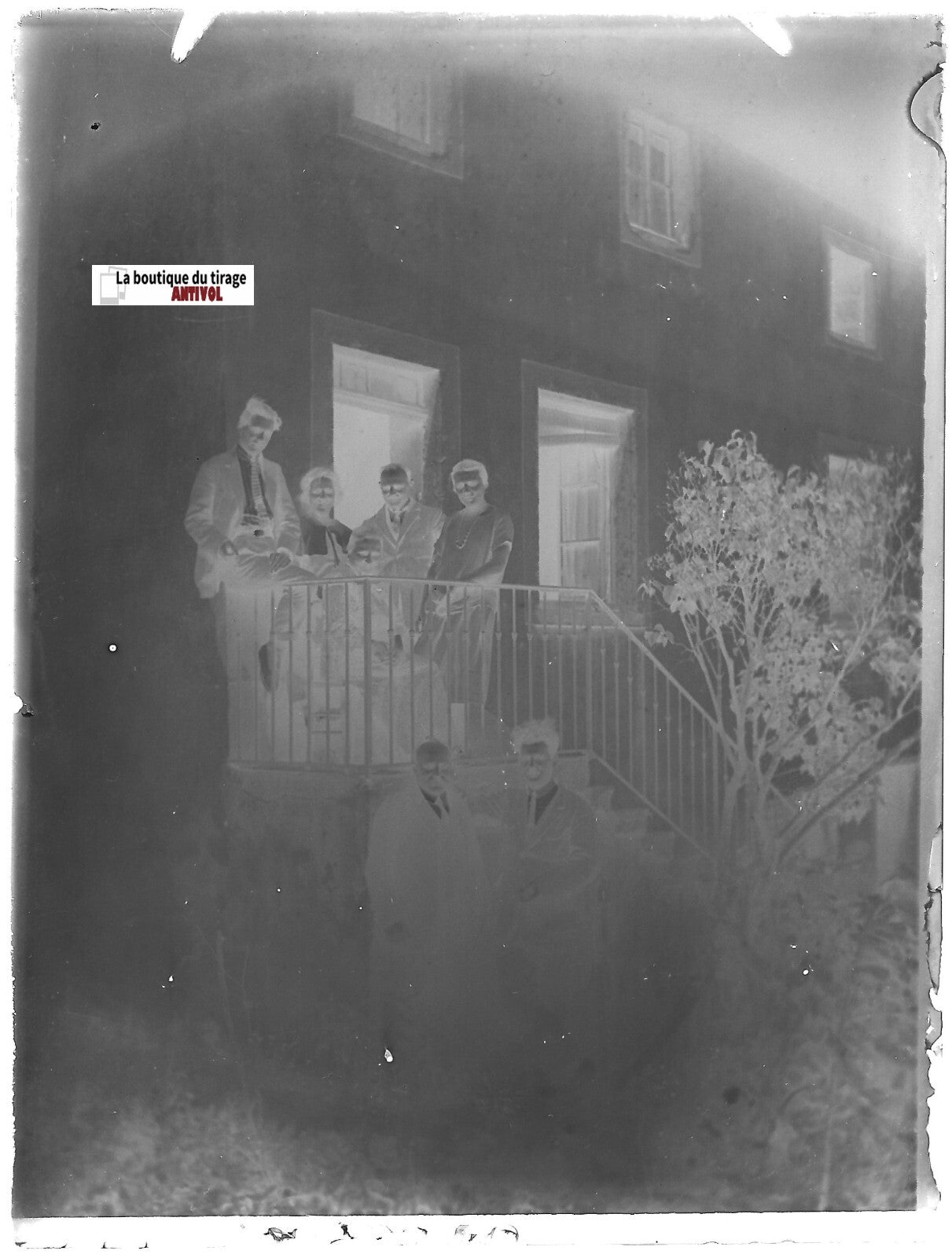 Maison, famille, plaque verre photo ancienne, négatif noir & blanc 9x12 cm