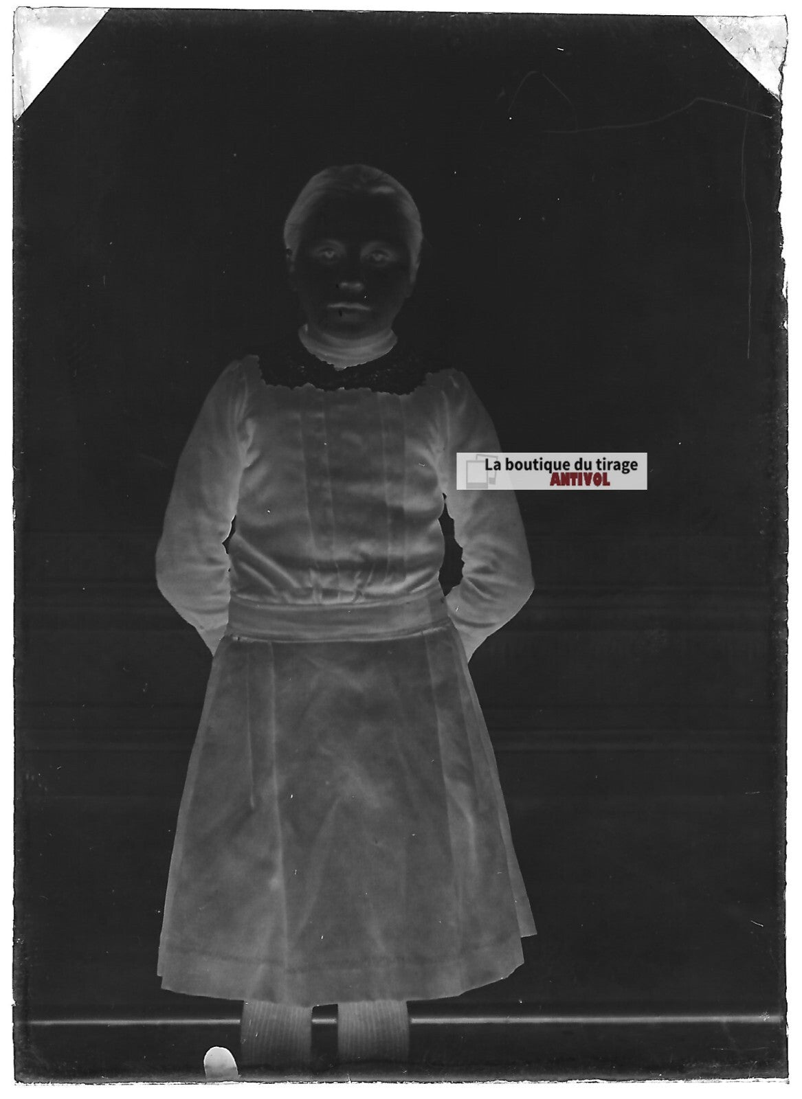 Plaque verre photo ancienne négatif noir et blanc 6x9 cm jeune fille robe France