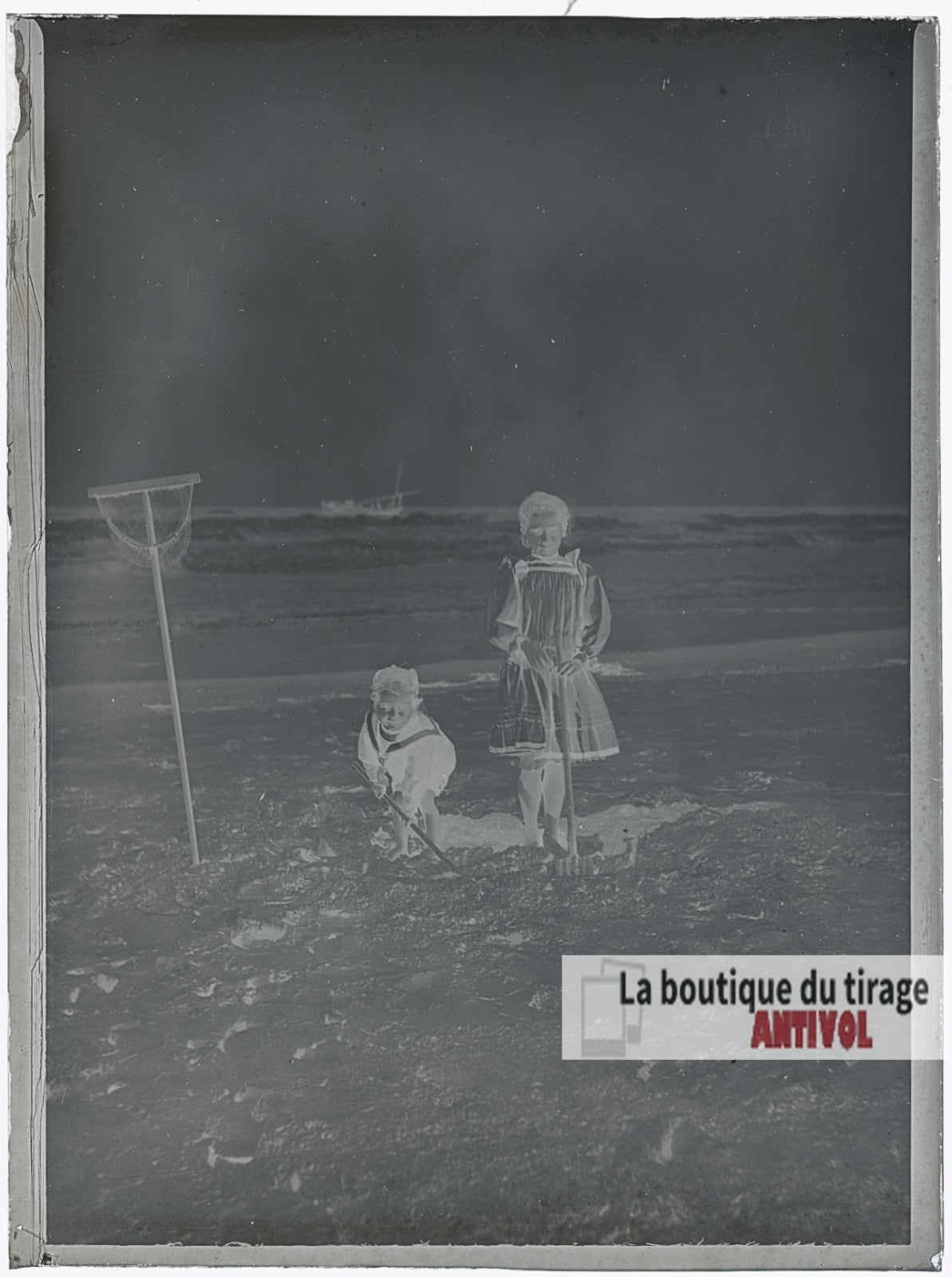 Deux enfants, bateau, Berck-Plage, plaque verre photo ancienne, négatif 9x12 cm