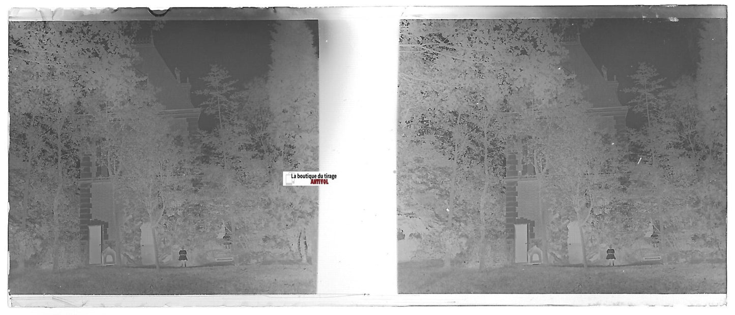Manoir, fillettes, Plaque verre photo stéréo, négatif noir & blanc 4,5x10,7 cm