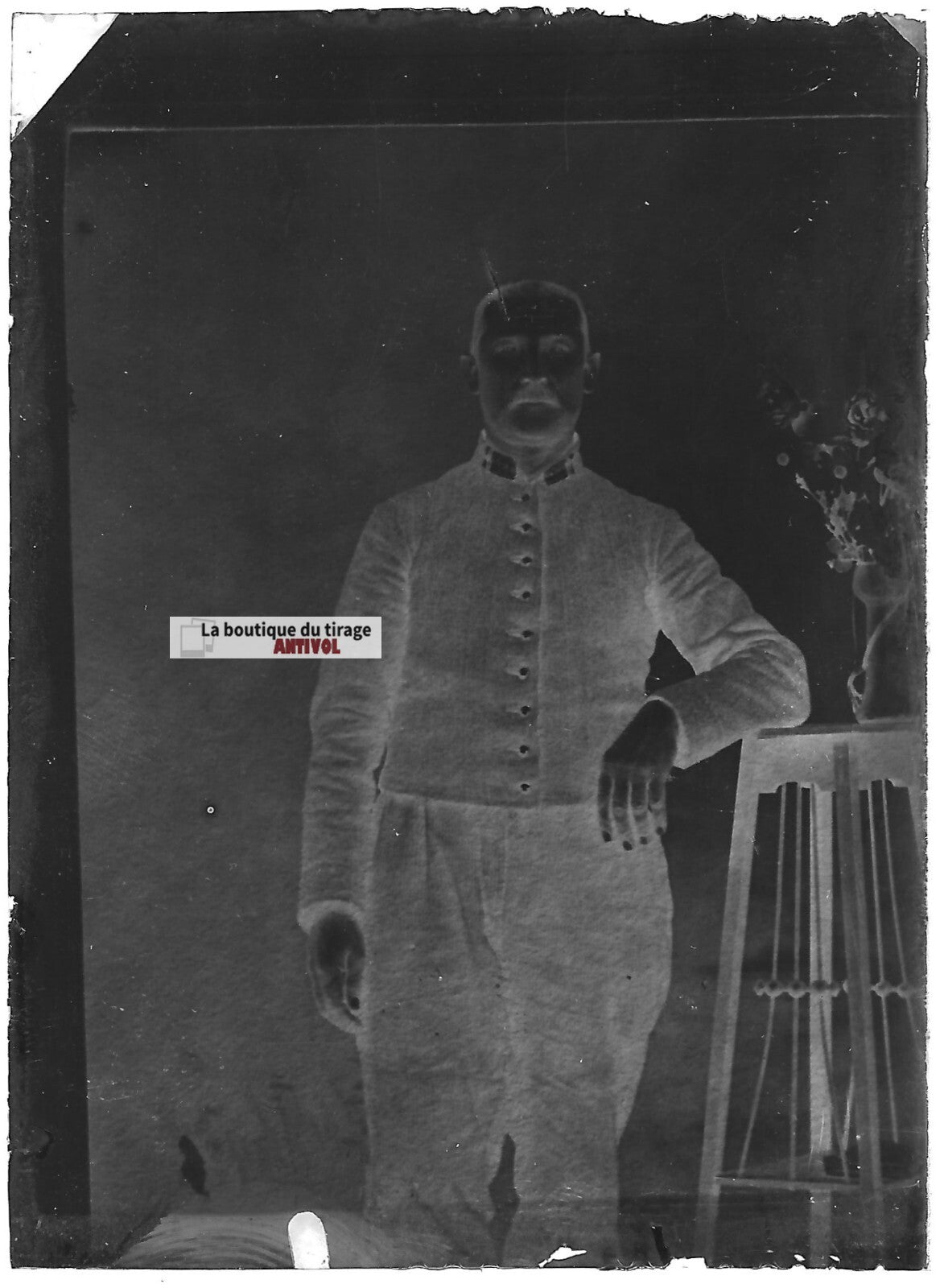 Plaque verre photo ancienne négatif noir et blanc 6x9 cm homme militaria soldat