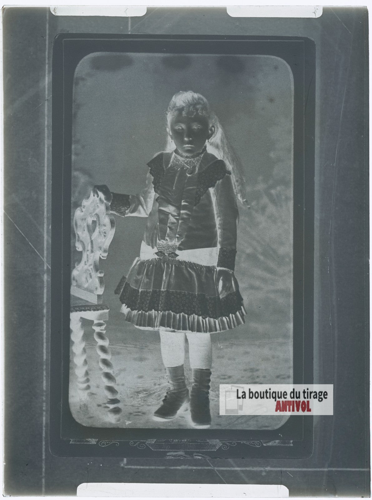 Portrait d'une jeune fille en robe, plaque verre photo ancienne, négatif 9x12 cm