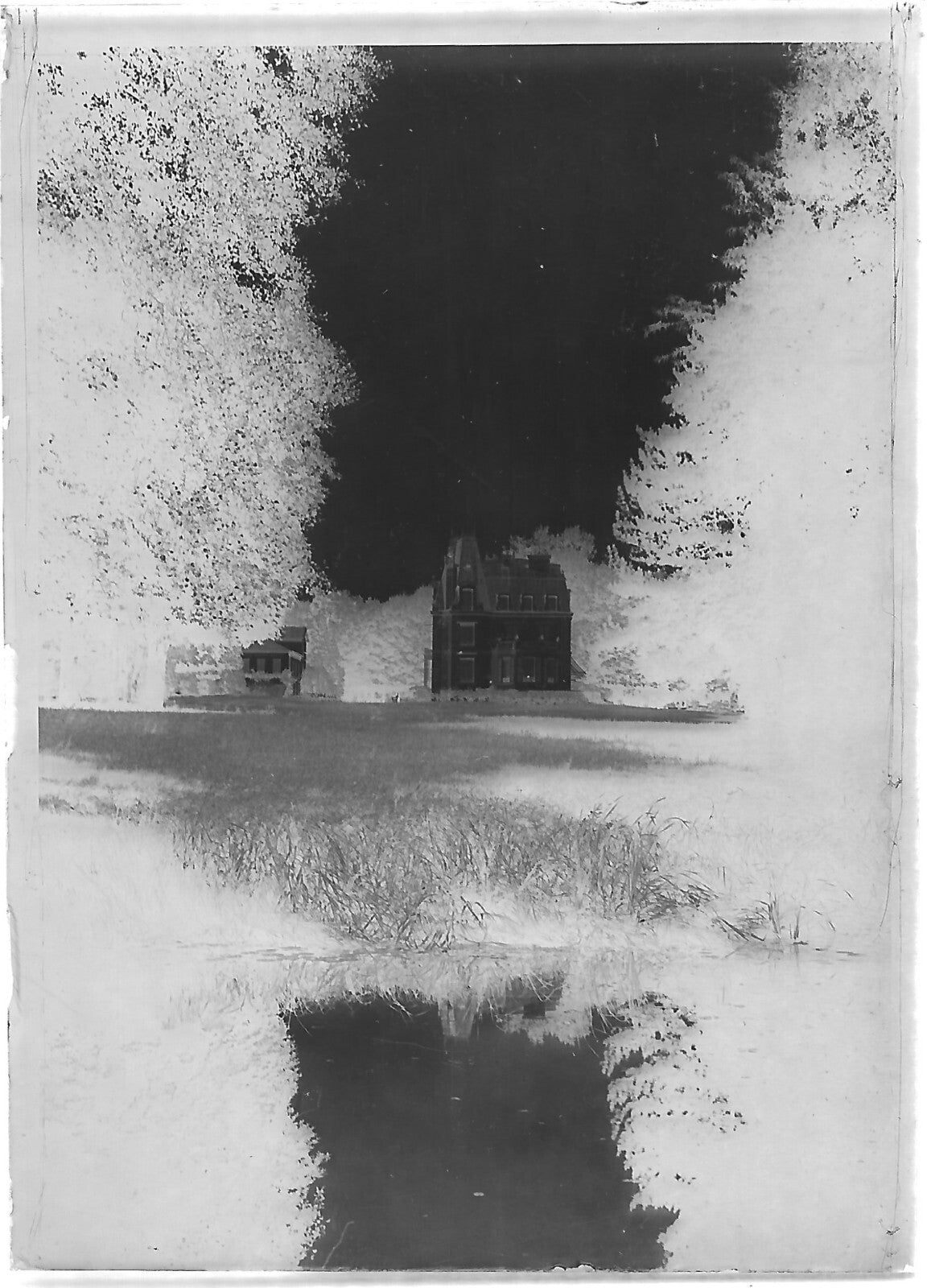 Plaque verre photo ancienne négatif noir et blanc 6x9 cm château Bailly France