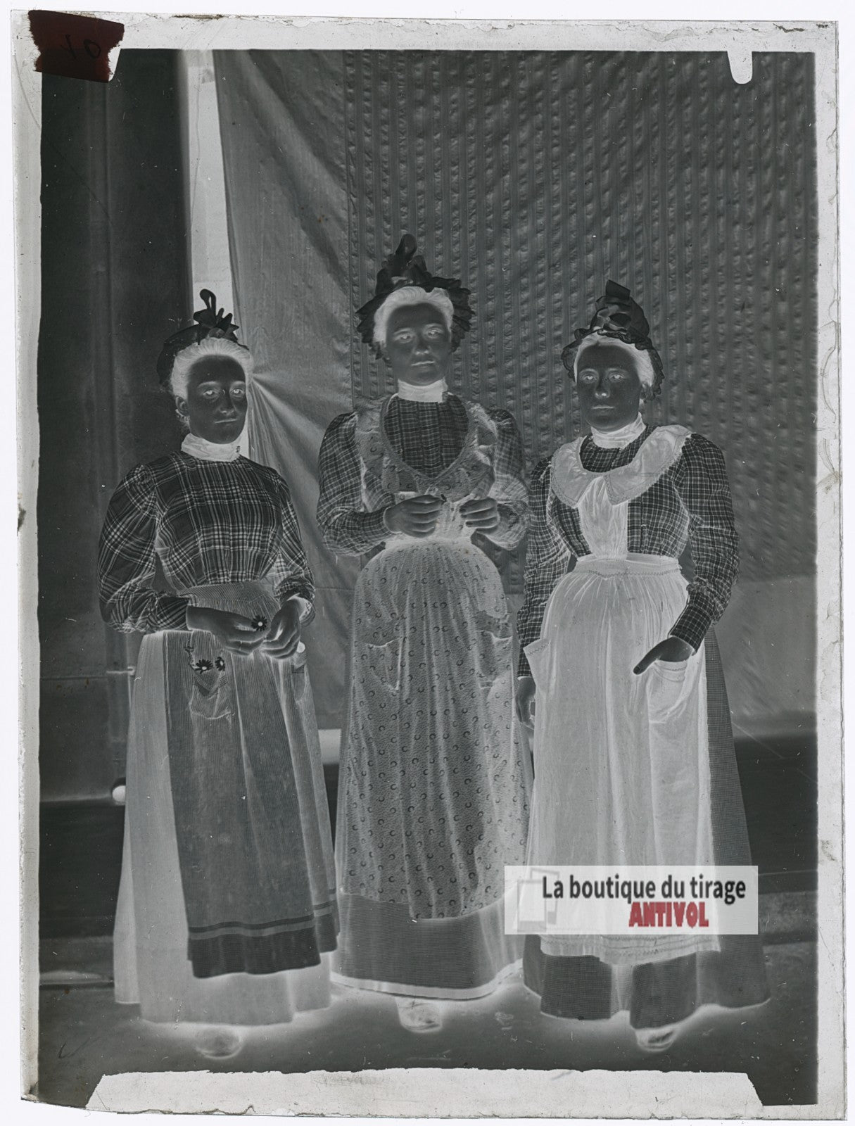 Femmes en costume régional, plaque verre photo ancienne, négatif 9x12 cm
