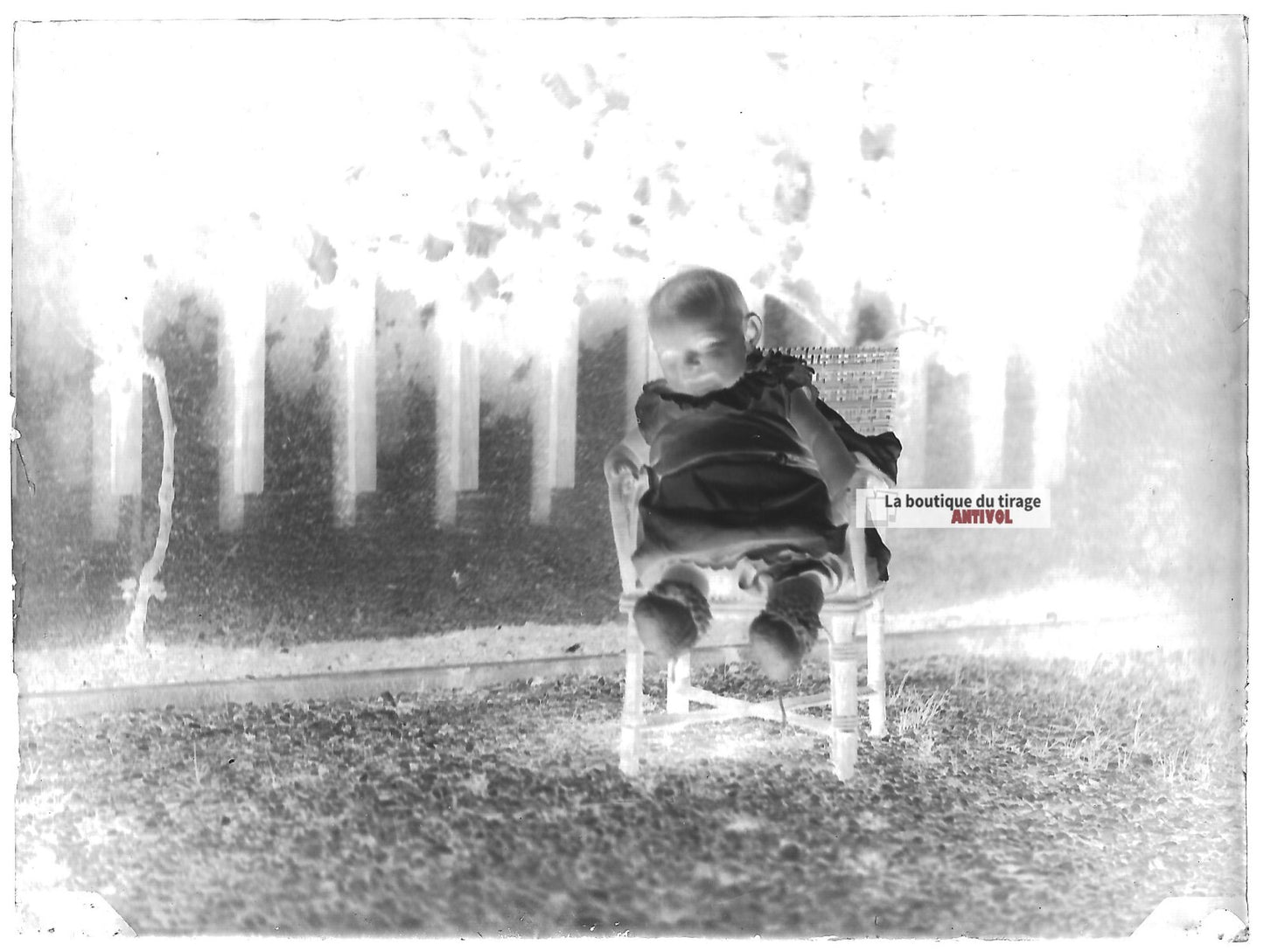 Plaque verre photo ancien négatif noir et blanc 9x12 cm enfant bébé fauteuil