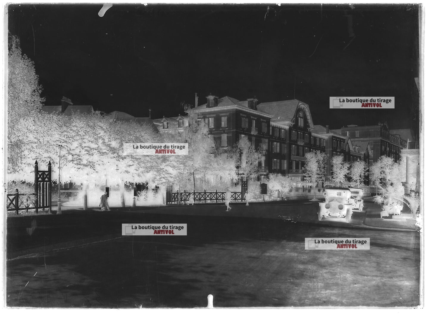 Plaque verre photo ancienne négatif noir et blanc 13x18 cm Vittel France ville