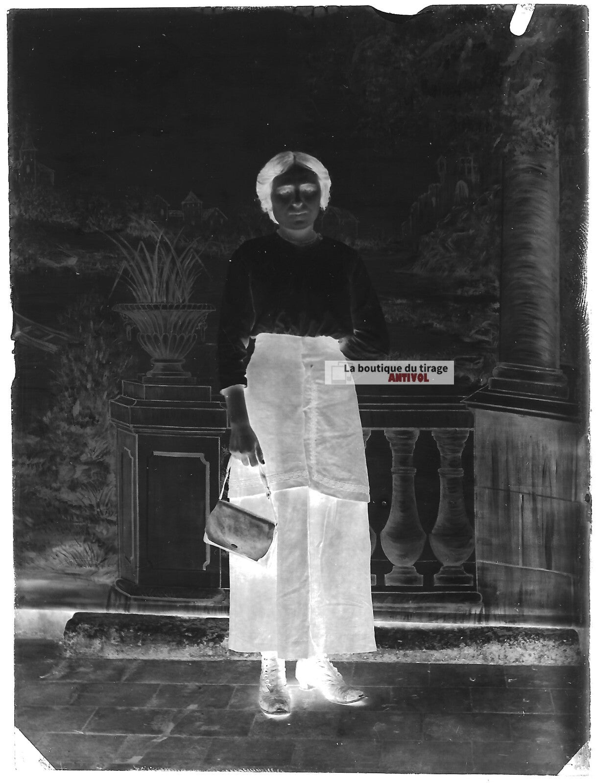 Plaque verre photo ancienne négatif noir et blanc 9x12 cm femme robe vintage