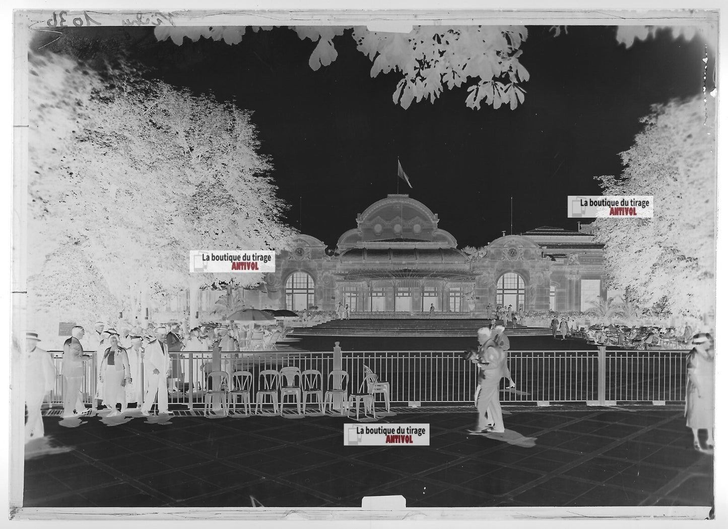 Plaque verre photo ancienne négatif noir et blanc 13x18 cm casino de Vichy