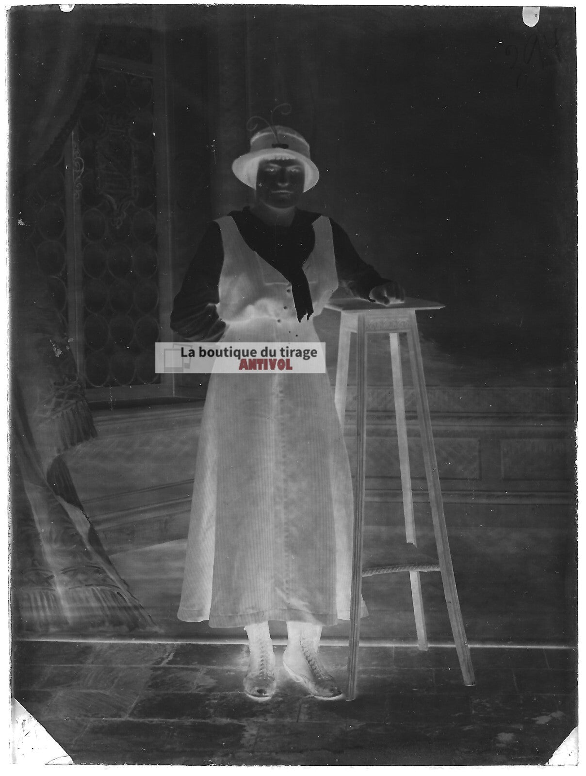 Plaque verre photo ancienne négatif noir et blanc 9x12 cm femme France vintage