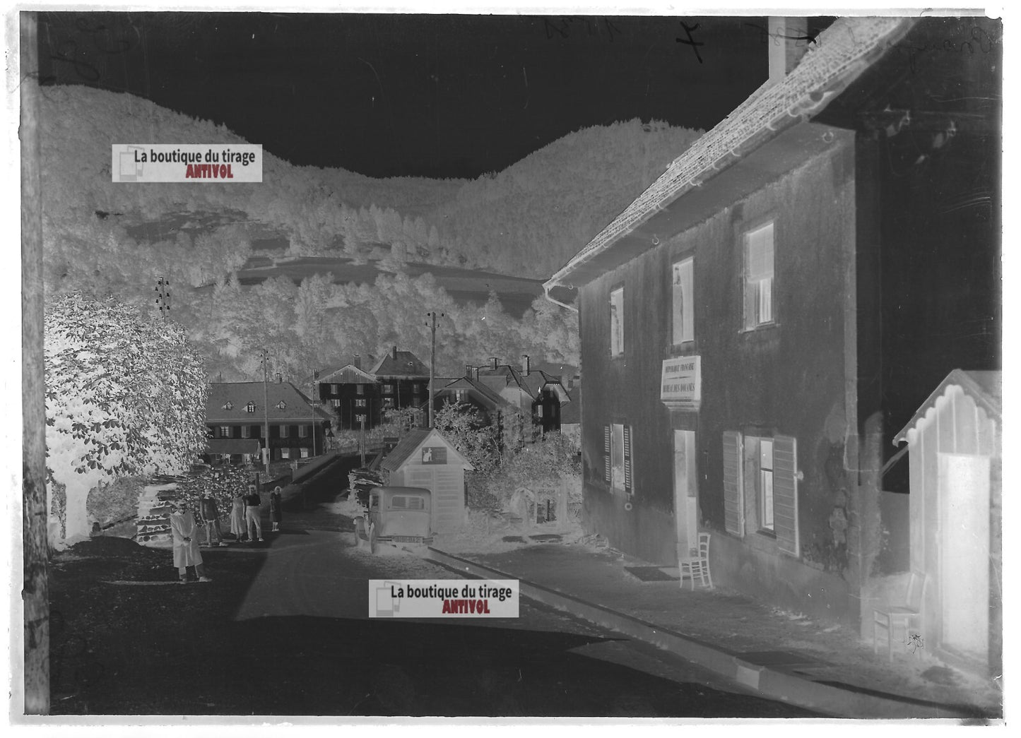 Plaque verre photo ancienne négatif noir et blanc 13x18 cm Biaufond voiture