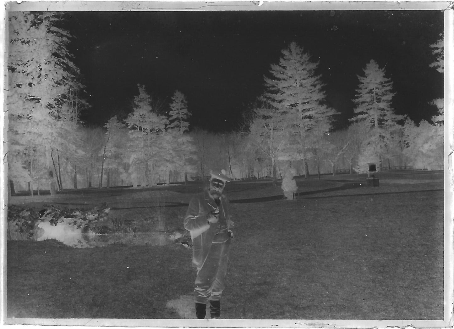 Plaque verre photo ancienne négatif noir et blanc 6x9 cm homme parc glass plate