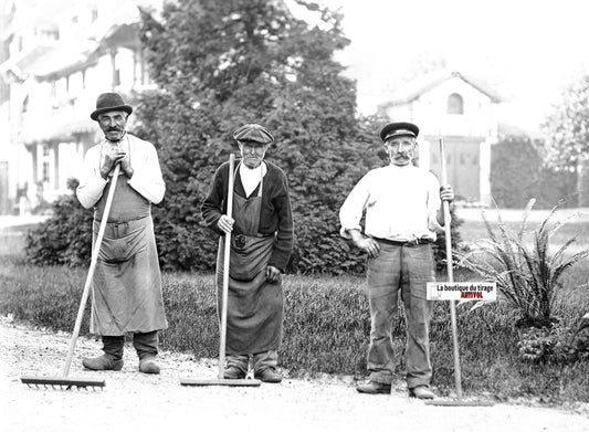 Photo ancienne en noir et blanc, jardiniers au travail, d'après un négatif sur plaque de verre - La Boutique Du Tirage 