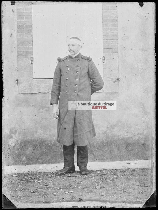 Plaque verre photo ancienne négatif noir et blanc 9x12 cm soldat blessé guerre