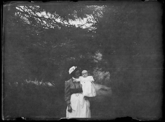 Plaque verre photo négatif noir et blanc 6x9 cm femme bébé fille vintage France