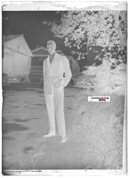 Cravate, homme, Plaque verre photo ancienne, négatif noir & blanc 6x9 cm