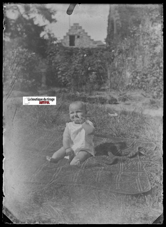 Bébé, enfant, Plaque verre photo ancienne, négatif noir & blanc 6x9 cm