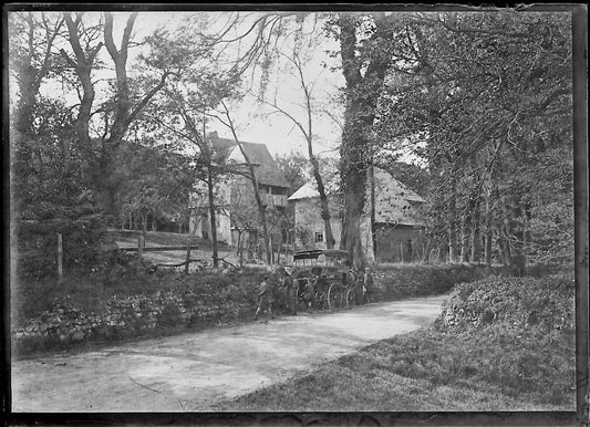 Plaque verre photo négatif noir et blanc 6x9 cm famille charrette route France  